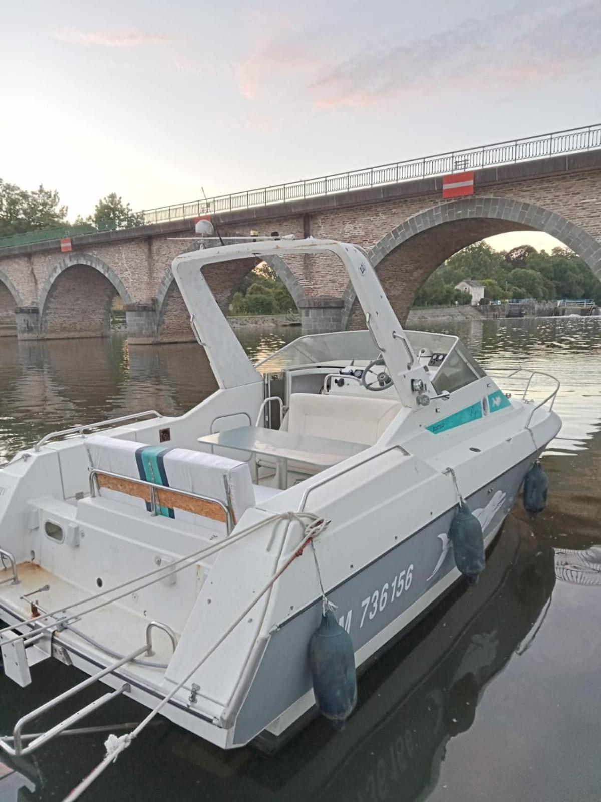 Bateau-Gite Sur Le Halage De La Mayenne L'Huisserie Екстериор снимка